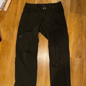 Arcteryx Lightweight Green Cargo Pants size 34
